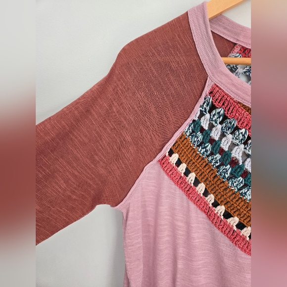 WE THE FREE Women's Pink And Teal Patterned  Coton Linen Blend Top - Picture 3 of 16
